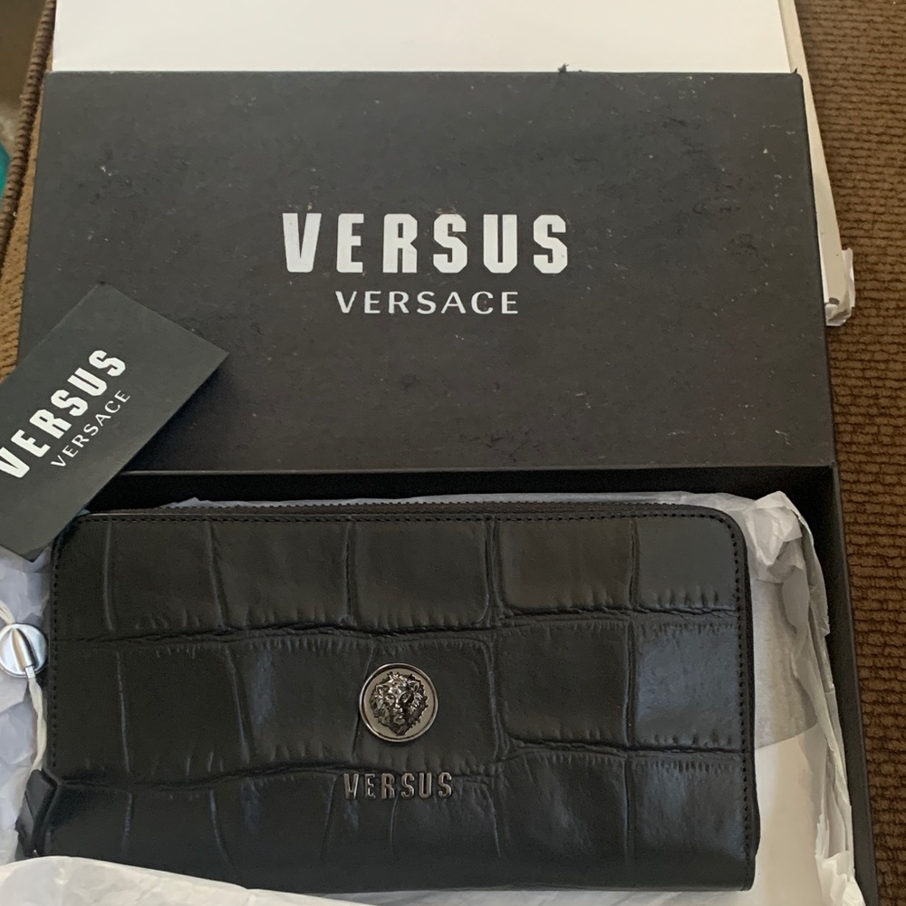 NWT Versus Versace Black Crocodile-Embossed Wallet with box
